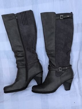 NIB Classic Knee-High Buckle Strap Heeled Boots in Charcoal Gray 39